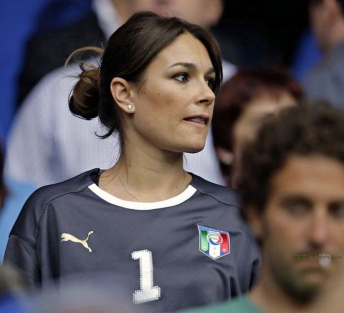 Болельщицы с чемпионатов Евро 2008-2012