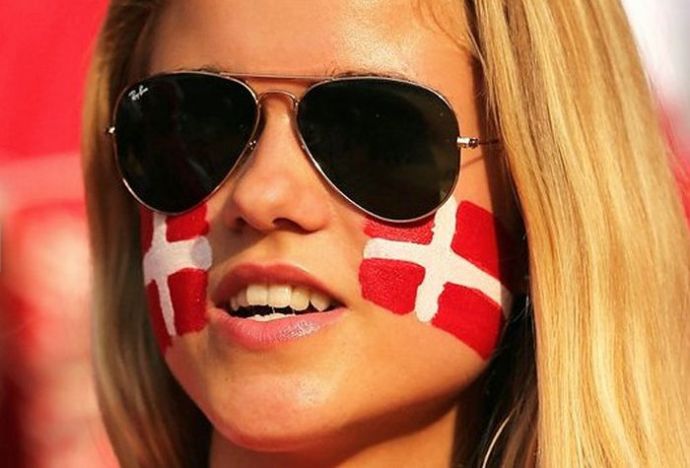 Болельщицы с чемпионатов Евро 2008-2012