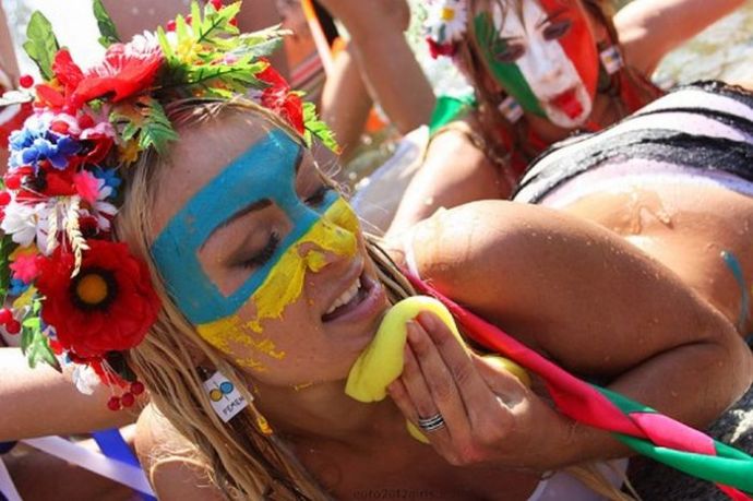 Болельщицы с чемпионатов Евро 2008-2012