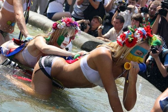 Болельщицы с чемпионатов Евро 2008-2012