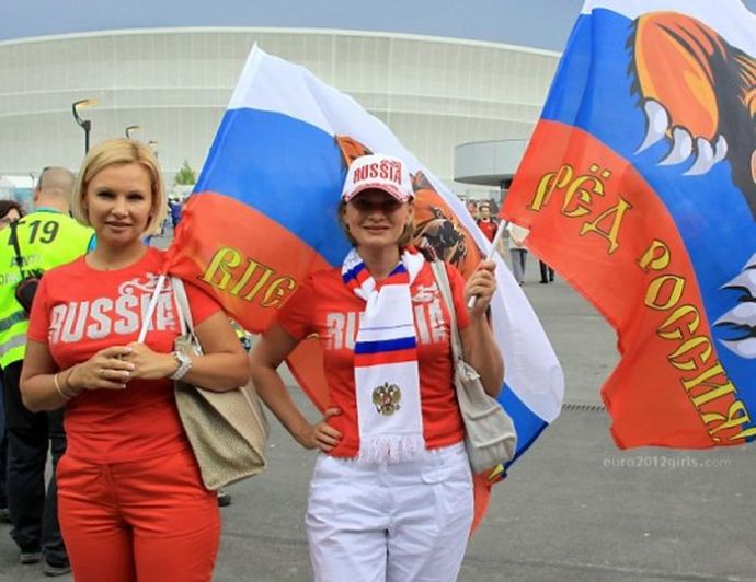 Болельщицы с чемпионатов Евро 2008-2012