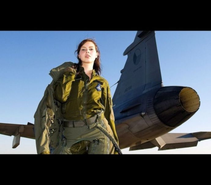 Девушки и самолеты