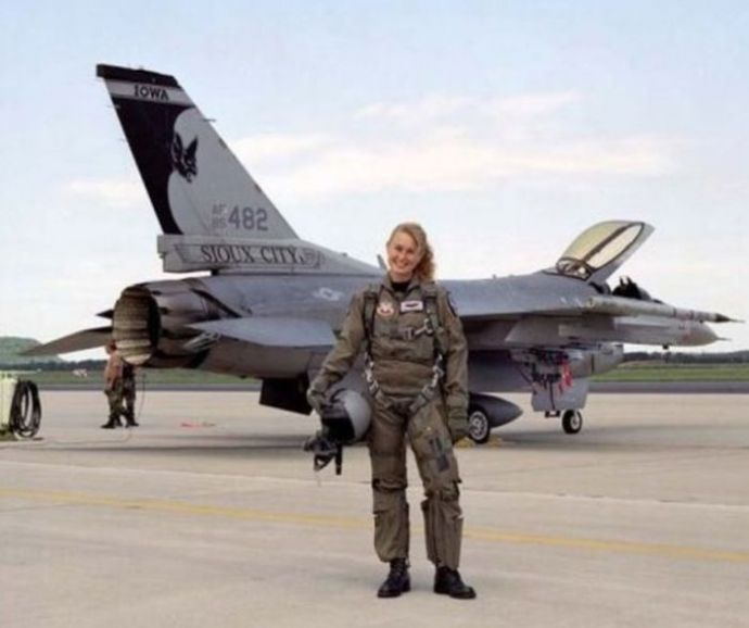 Девушки и самолеты