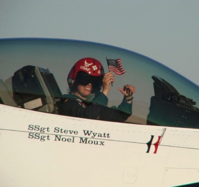 Девушки и самолеты