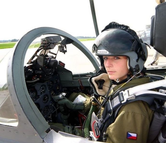 Девушки и самолеты