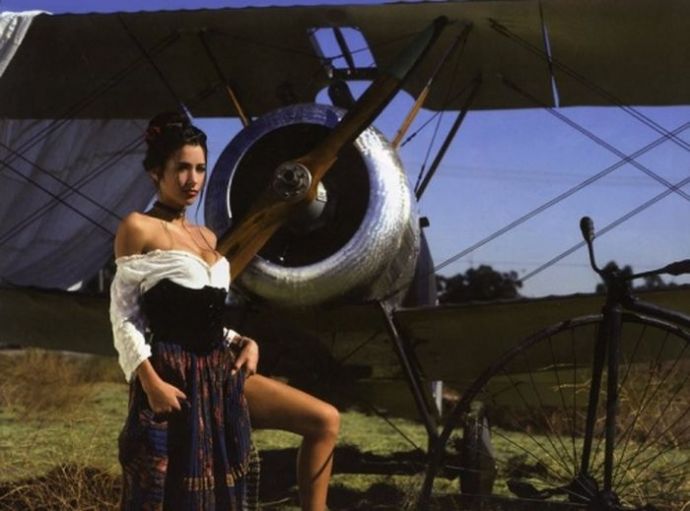 Девушки и самолеты