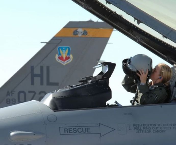 Девушки и самолеты