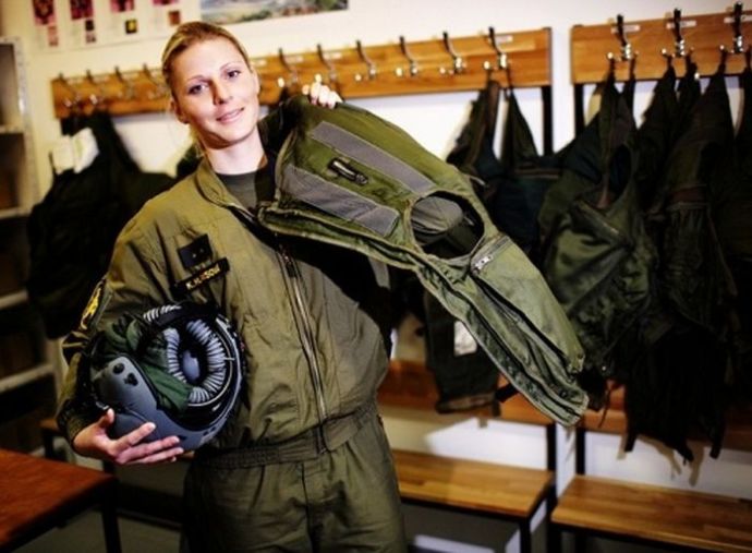 Девушки и самолеты