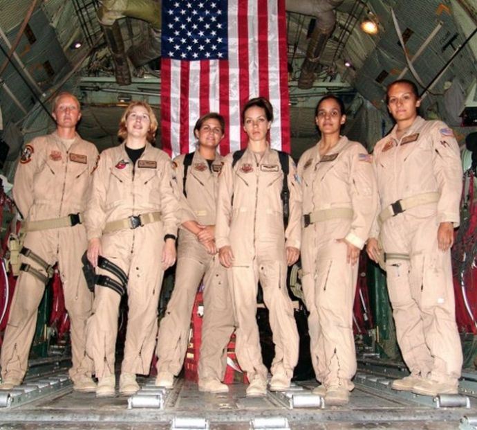 Девушки и самолеты