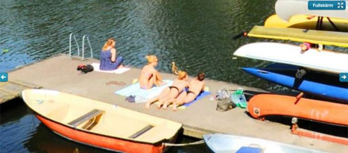 Девушки на Google Street View