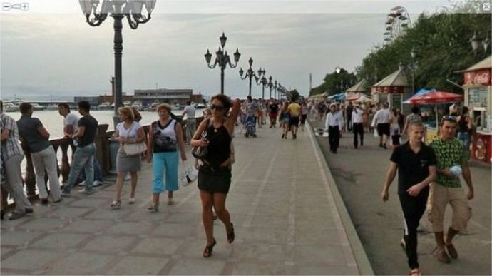 Девушки на Google Street View