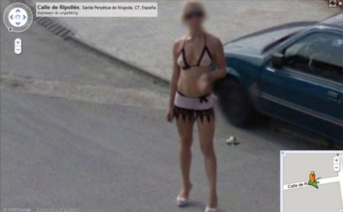 Девушки на Google Street View