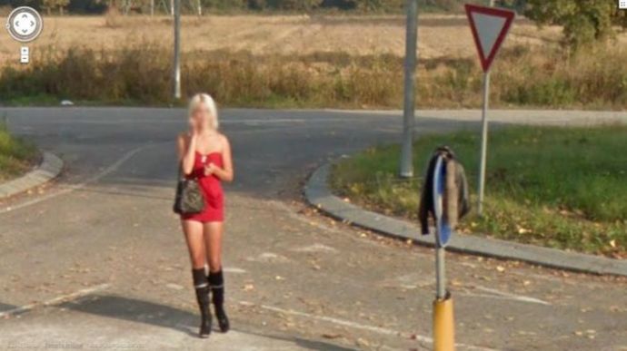 Девушки на Google Street View