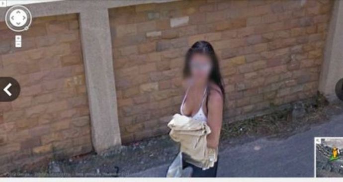 Девушки на Google Street View