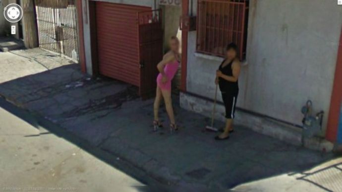 Девушки на Google Street View