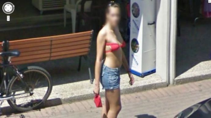 Девушки на Google Street View