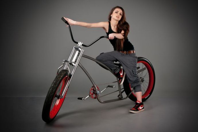 Девушки на велосипедах