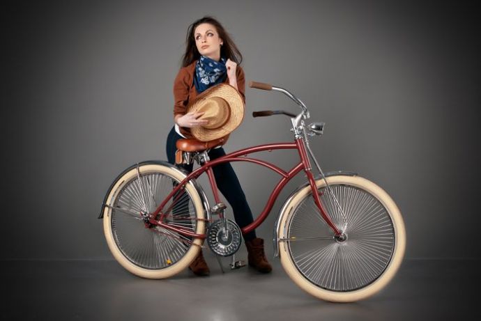 Девушки на велосипедах