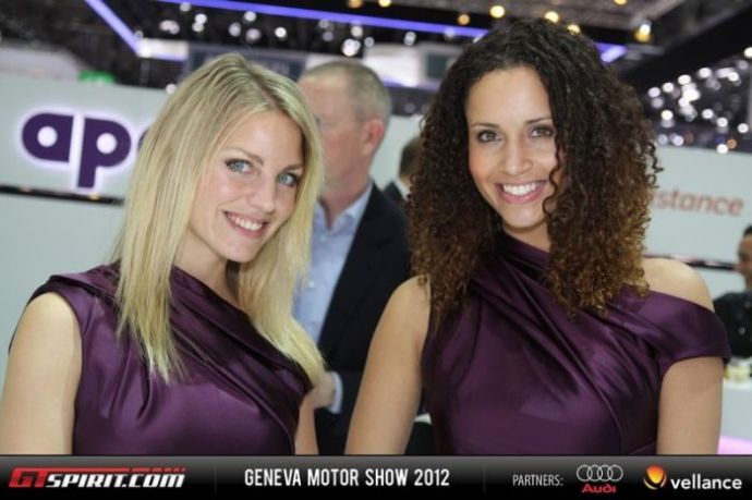 Девушки с женевского автосалона