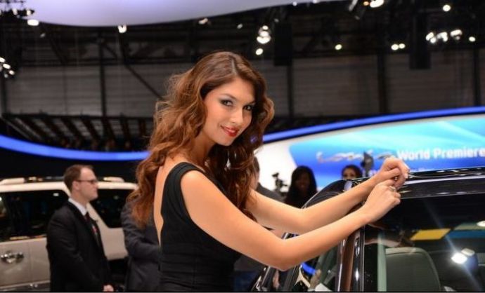 Девушки с женевского автосалона