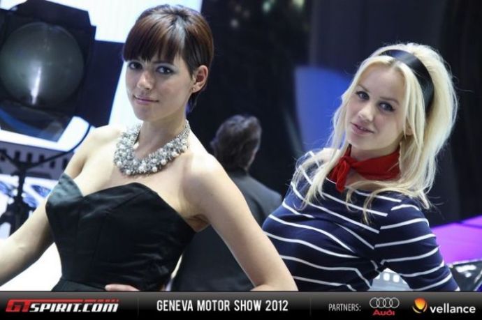 Девушки с женевского автосалона