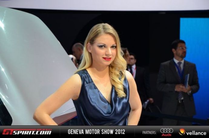 Девушки с женевского автосалона