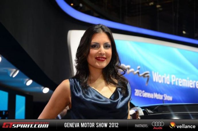 Девушки с женевского автосалона