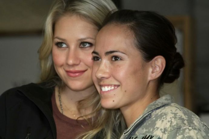 Горячие военные девчонки