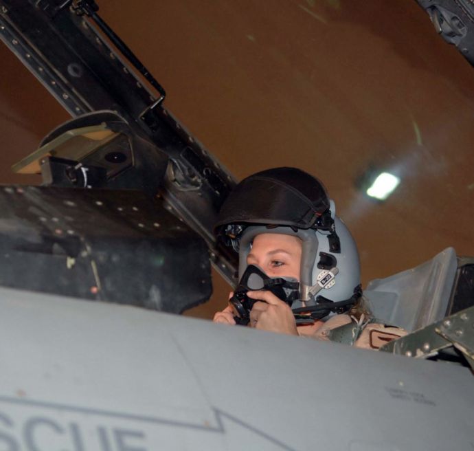 Горячие военные девчонки