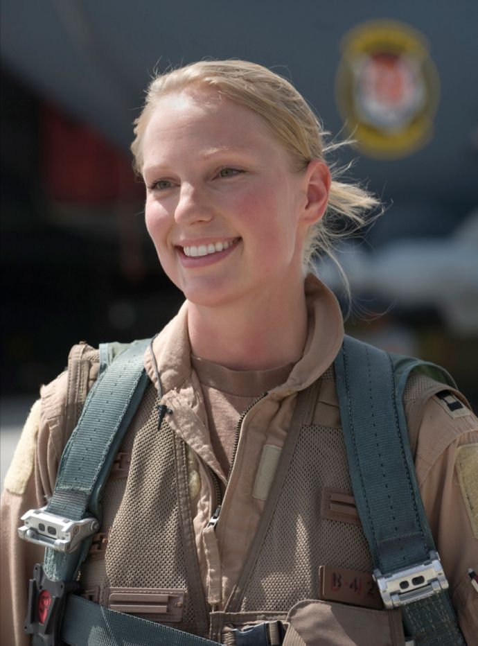 Горячие военные девчонки