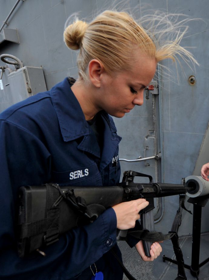 Горячие военные девчонки