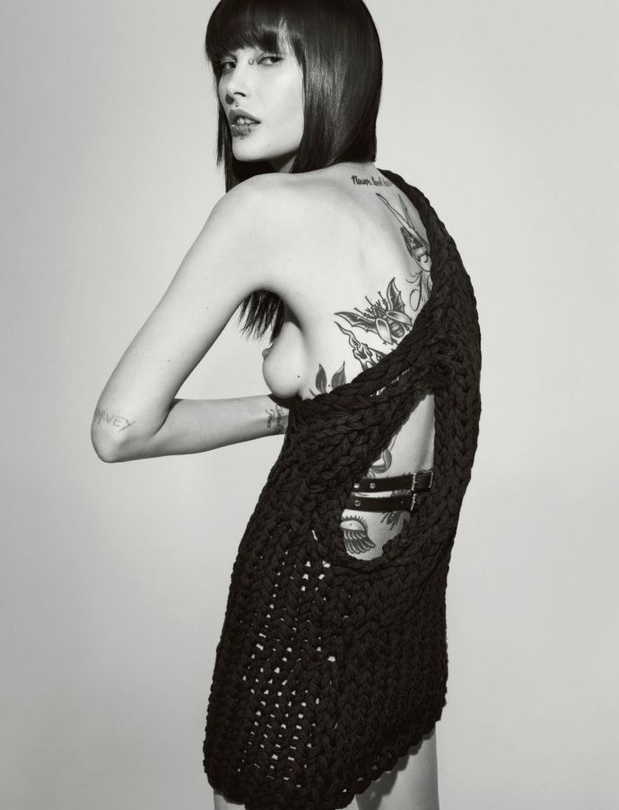 Кэтрин Макнил (Catherine McNeil) в фотосессии для журнала