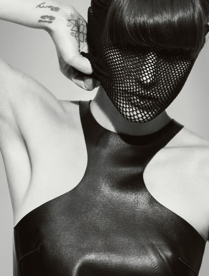 Кэтрин Макнил (Catherine McNeil) в фотосессии для журнала