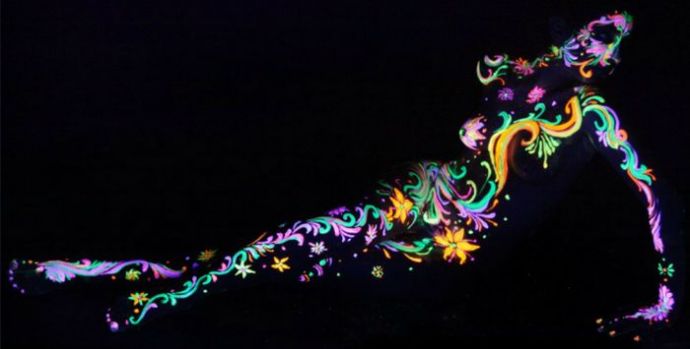 Красивый и сексуальный боди-арт