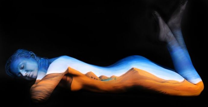 Красивый и сексуальный боди-арт