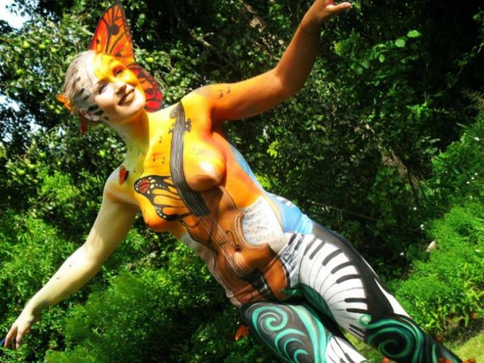 Красивый и сексуальный боди-арт