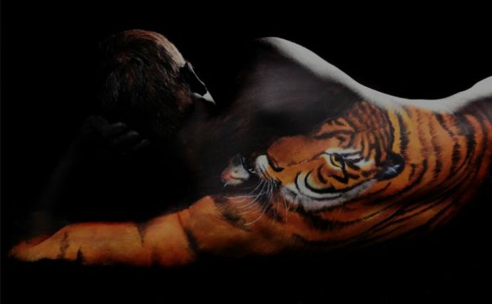 Красивый и сексуальный боди-арт