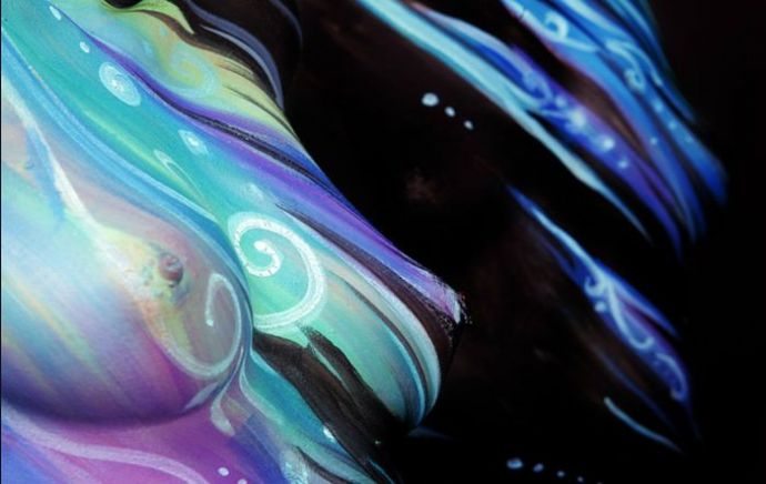 Красивый и сексуальный боди-арт