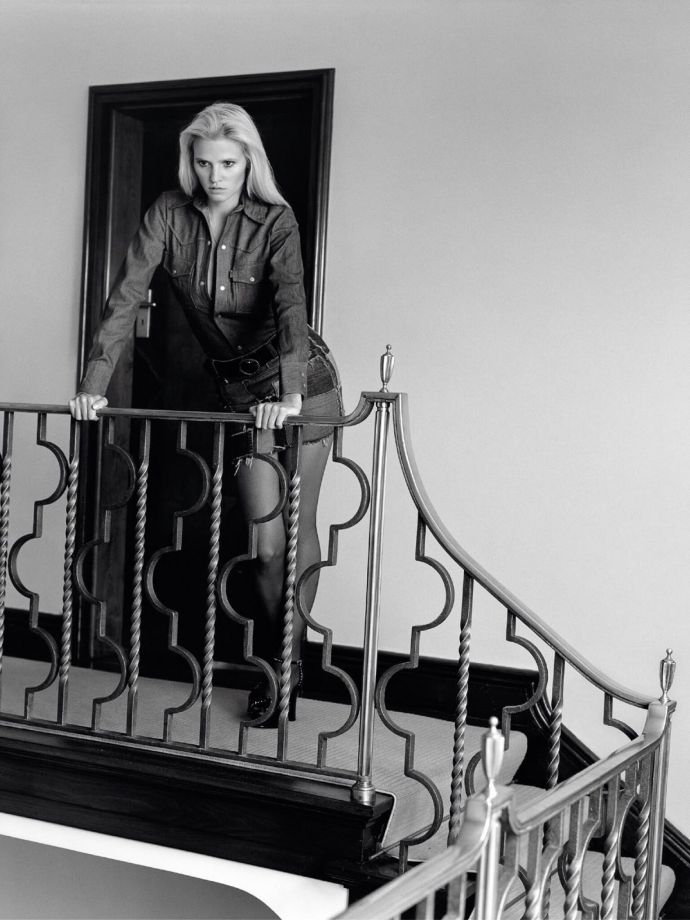 Лара Стоун (Lara Stone) в фотосессии Аласдера Маклеллана