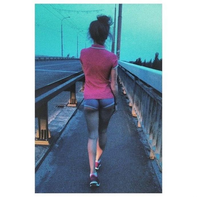 "Подглядываем" за девушками