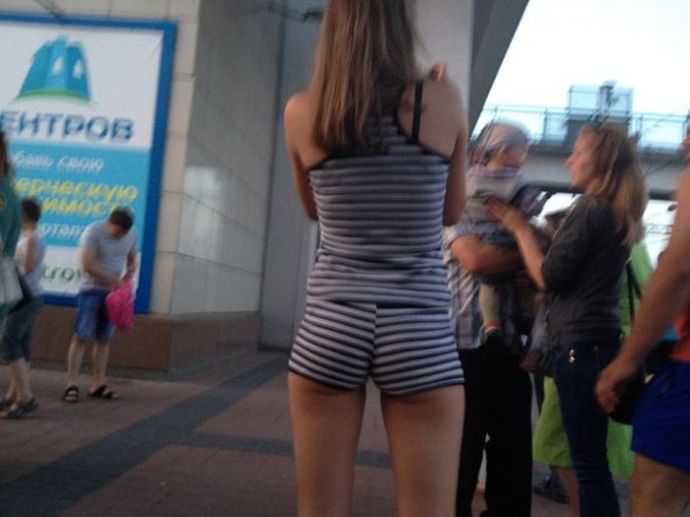 "Подглядываем" за девушками