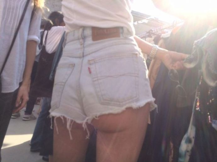 "Подглядываем" за девушками