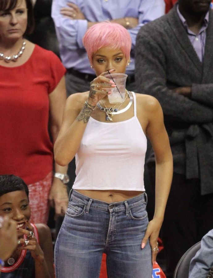 Рианна на баскетбольной игре Лос-Анджелес Клипперс