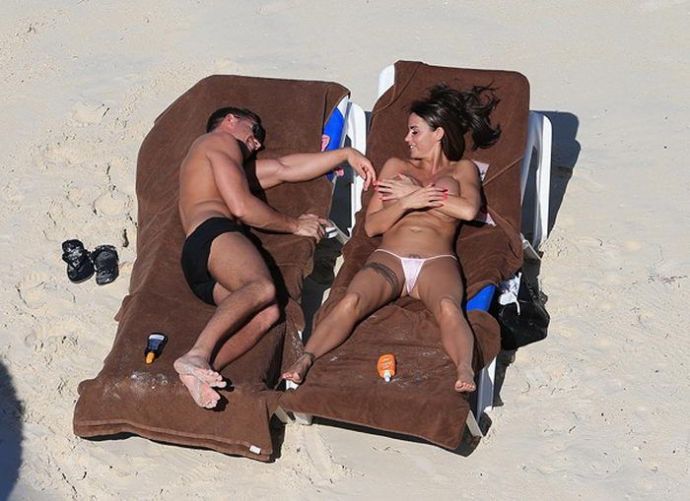 Самым интересным на свадьбе Кэти Прайс было бросание букета (эротика)