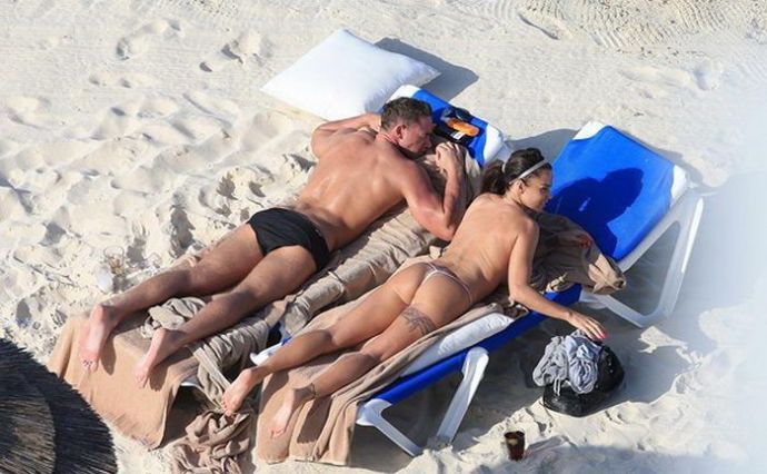 Самым интересным на свадьбе Кэти Прайс было бросание букета (эротика)