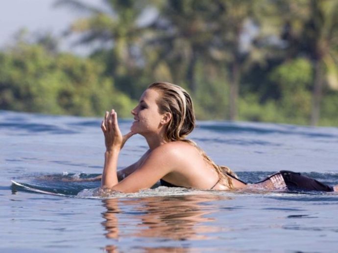 Сексуальные серфингистки