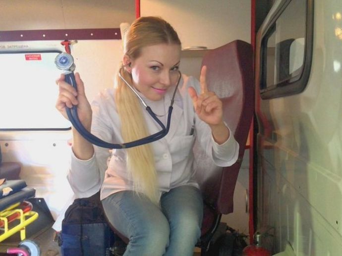 Симпатичные девушки-медработники