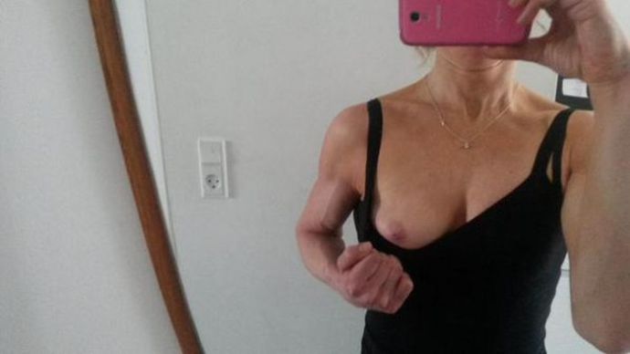 В Исландии женщины оголяют грудь в знак протеста против неравенства. НЮ