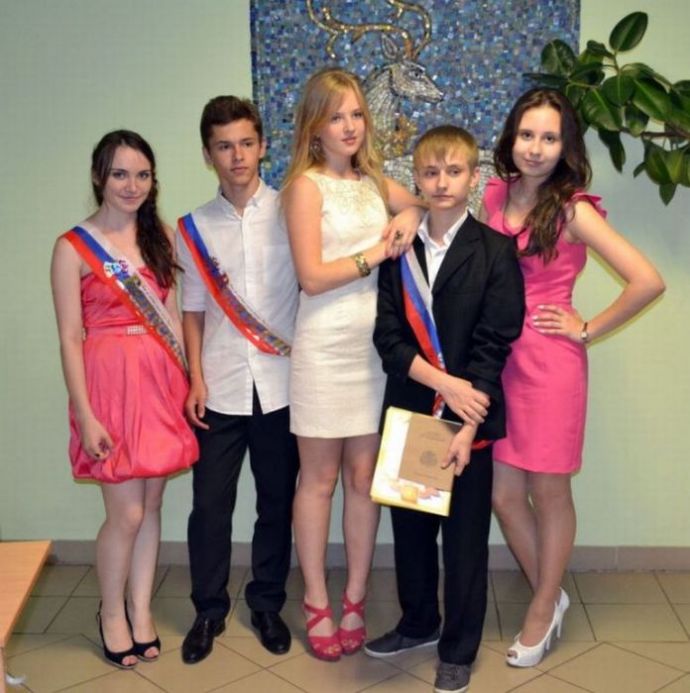 Выпускницы на экране монитора