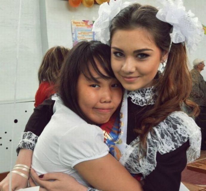 Выпускницы на экране монитора